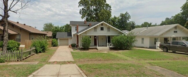 property at 305 S 8th St