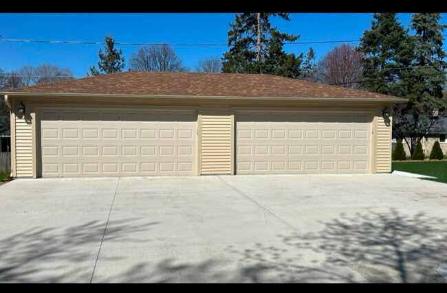 1641 N 116th St in Wauwatosa, WI - Building Photo - Building Photo
