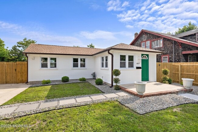 property at 607 Warren Ave