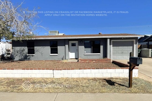 property at 2128 W Hartford Ave