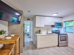 2020 Washington St in Hollywood, FL - Foto de edificio - Building Photo