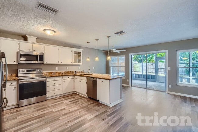 7841 Shadow Run Dr in Largo, FL - Building Photo - Building Photo