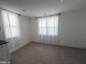 1650 W Cheltenham Ave in Philadelphia, PA - Building Photo