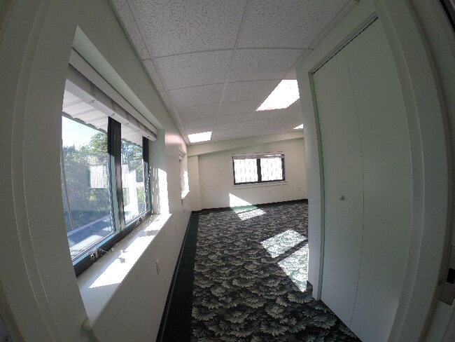 55 US Route 1 Byp, Unit Executive Rental Unit in Kittery, ME - Building Photo - Building Photo