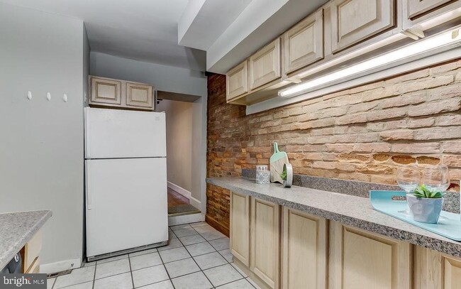 property at 825 S Charles St