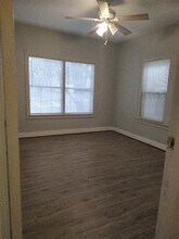 2117 N Elmendorf St, Unit #1 in San Antonio, TX - Foto de edificio - Building Photo