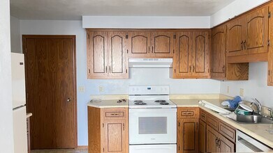 694 Trailsway Ln in Neenah, WI - Foto de edificio - Building Photo