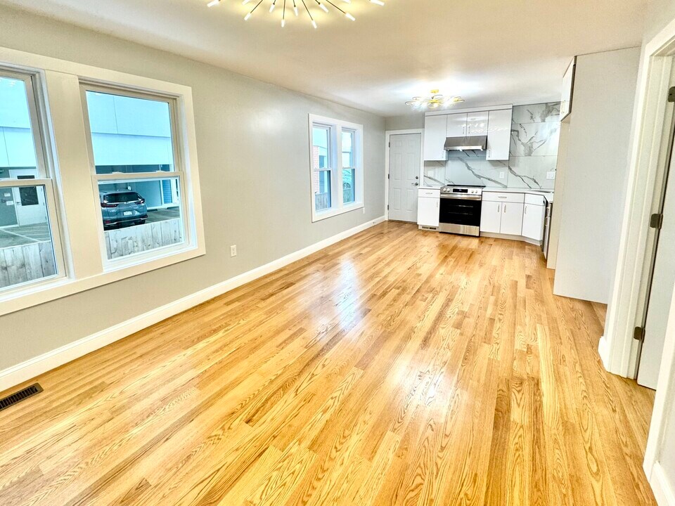 7 Ward St in Somerville, MA - Building Photo