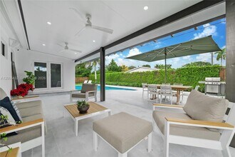 5715 SW 56th Terrace in Miami, FL - Building Photo - Building Photo