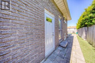 88 Clover Ridge Dr W in Ajax, ON - Building Photo - Building Photo