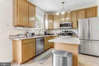 3819 Watkins Mill Dr in Alexandria, VA - Building Photo - Building Photo