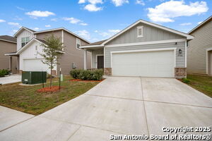 7710 Fern Holw in San Antonio, TX - Building Photo - Building Photo