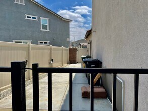 29131 Brittbush in Lake Elsinore, CA - Foto de edificio - Building Photo