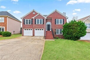 2437 Pondside Pl NE in Marietta, GA - Building Photo