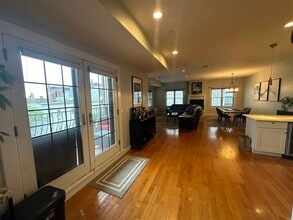 345 W Broadway, Unit 8 in Boston, MA - Building Photo - Building Photo