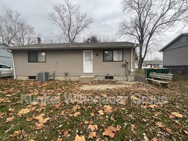 801 W Nixon Dr in O'Fallon, IL - Building Photo - Building Photo