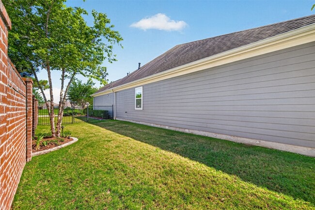 property at 2072 Laurie Darlin Dr