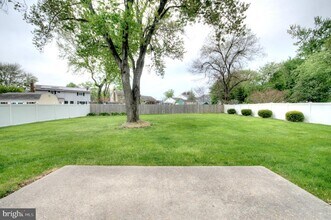 104 Lamp Post Ln in Cherry Hill Township, NJ - Building Photo - Building Photo