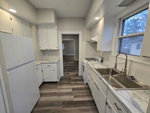 907 N Busey Ave in Urbana, IL - Foto de edificio - Building Photo