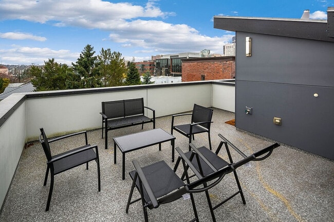 935 13th Ave, Unit SI ID1036004P in Seattle, WA - Building Photo - Building Photo