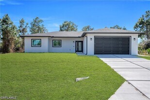 1142 Dutchess St E in Lehigh Acres, FL - Building Photo