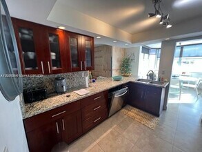 16570 NE 26th Ave in North Miami Beach, FL - Building Photo - Building Photo