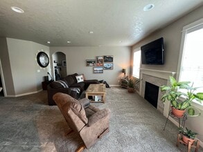 789 NW 25th St in Redmond, OR - Building Photo - Building Photo