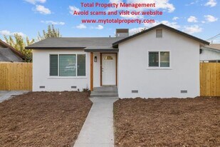 1406 W Roosevelt Ave in Visalia, CA - Building Photo