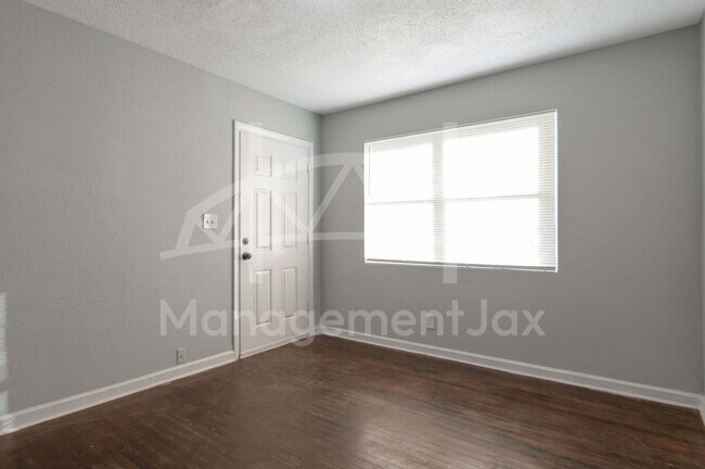 5708 Bree Rd in Jacksonville, FL - Building Photo - Building Photo