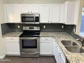 2240 E Aire Libre Ave in Phoenix, AZ - Building Photo - Building Photo