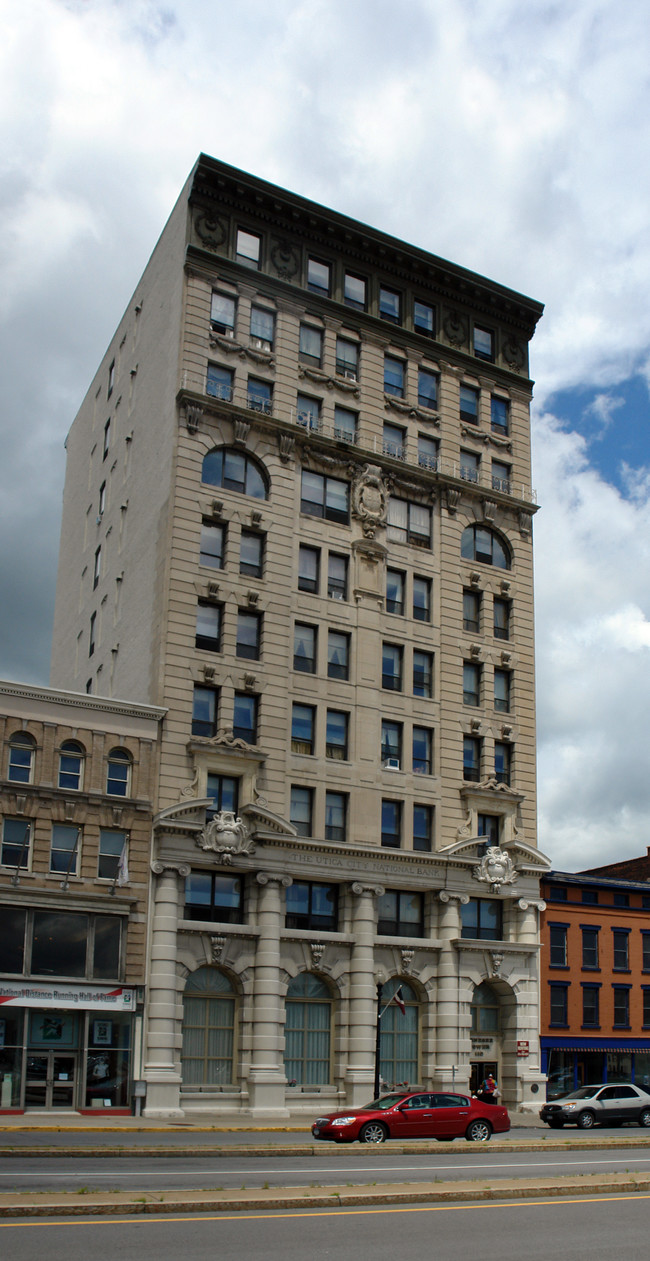 Genesee Tower in Utica, NY - Foto de edificio - Building Photo