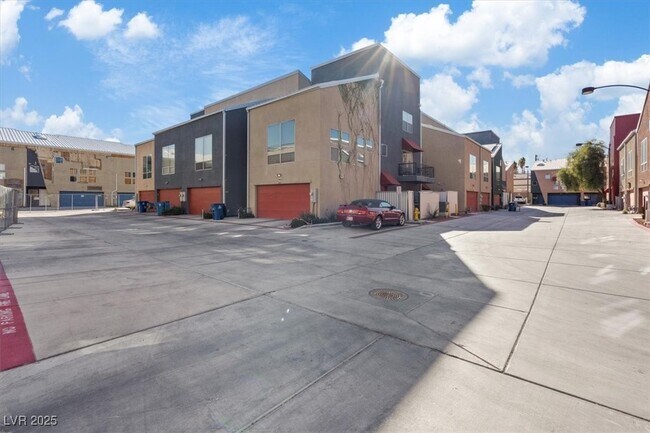 property at 2007 Yaupon Ave