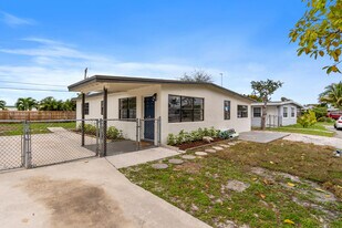 2415 Lewis Rd in West Palm Beach, FL - Building Photo