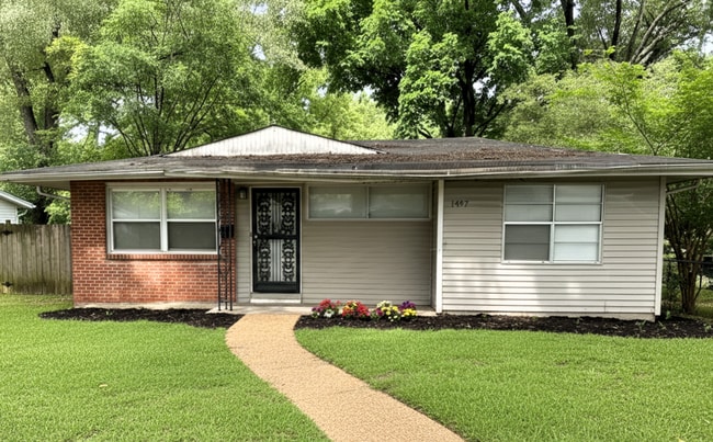 property at 1497 Maxine St