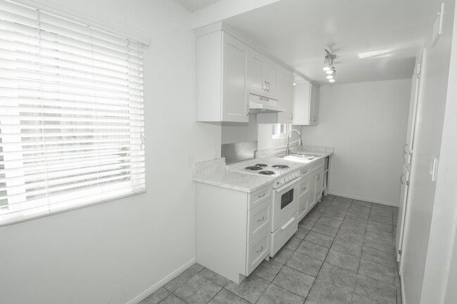 12835 10th St in Chino, CA - Building Photo - Building Photo