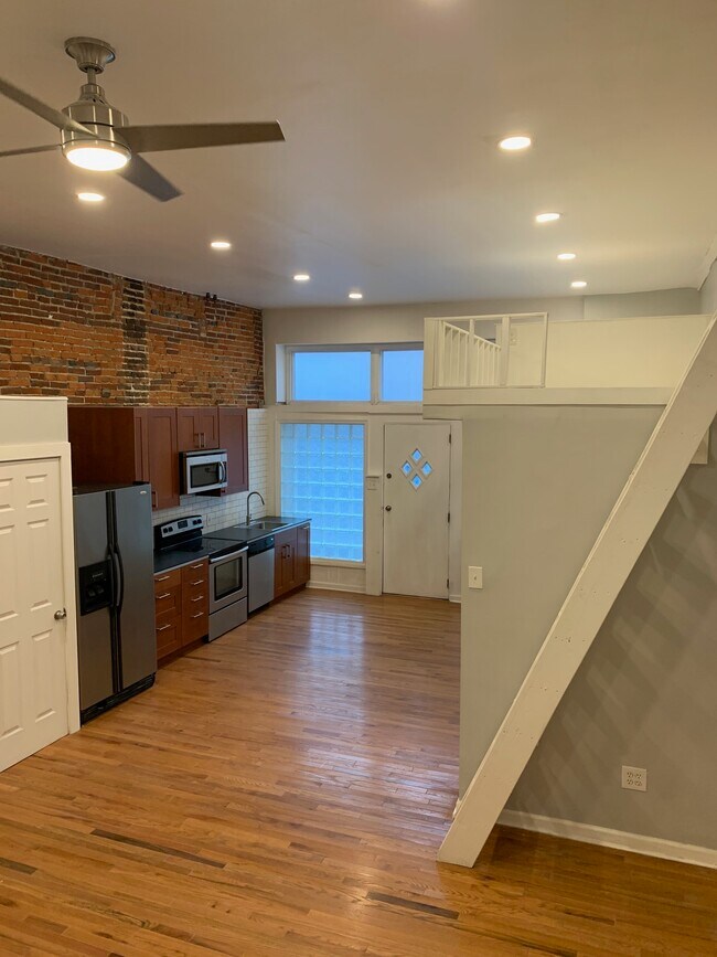 251 S 12th St in Philadelphia, PA - Building Photo - Building Photo