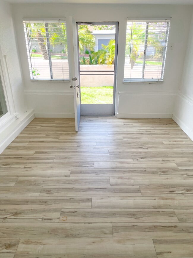 6203 Condon Ave in Windsor Hills, CA - Foto de edificio - Building Photo