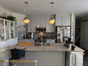 418 McGrath Hwy, Unit 414B in Somerville, MA - Building Photo - Building Photo