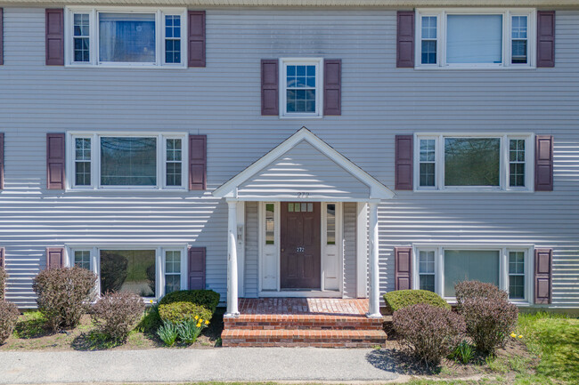 272 S Main St in Attleboro, MA - Foto de edificio - Building Photo