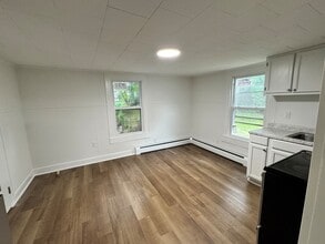 81 Springdale Ave, Unit 2 in Meriden, CT - Building Photo - Building Photo