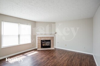 6802 N Denton Ct in McCordsville, IN - Foto de edificio - Building Photo