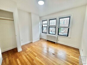 32 STREET, Unit 1 in Queens, NY - Building Photo - Building Photo