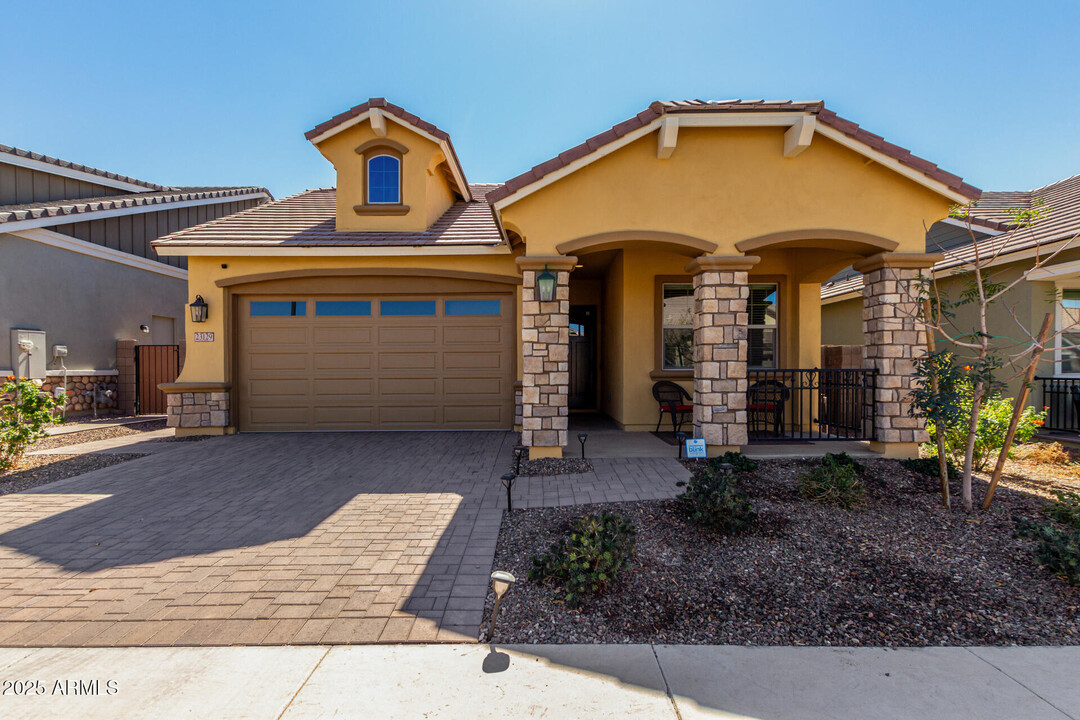 23129 E Carriage Wy in Queen Creek, AZ - Building Photo