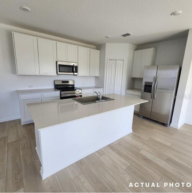 6432 DOMIZIO Dr in Cypress Gardens, FL - Building Photo - Building Photo