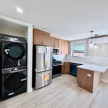 2569 49th St, Unit 2 in Astoria, NY - Foto de edificio - Building Photo