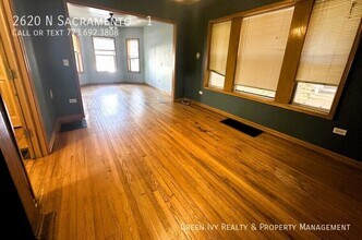 2620 N Sacramento Ave in Chicago, IL - Building Photo - Building Photo