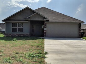 926 S Quincy Cove in Russellville, AR - Building Photo