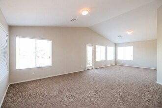 14892 W Laurel Ln in Surprise, AZ - Building Photo - Building Photo