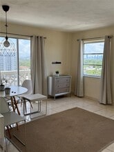 3100 Collins Ave in Miami, FL - Building Photo - Building Photo