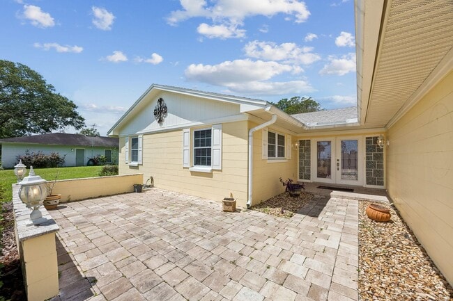 property at 995 Alcala Dr